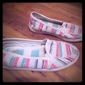 Slip on shoes brand roxy